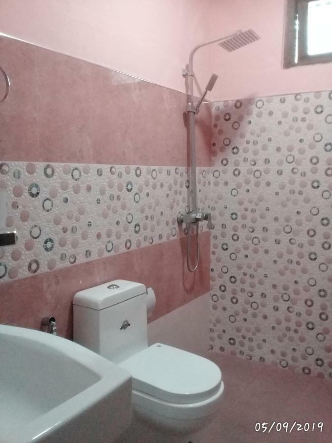 Ella Summer Lesser Cameră foto